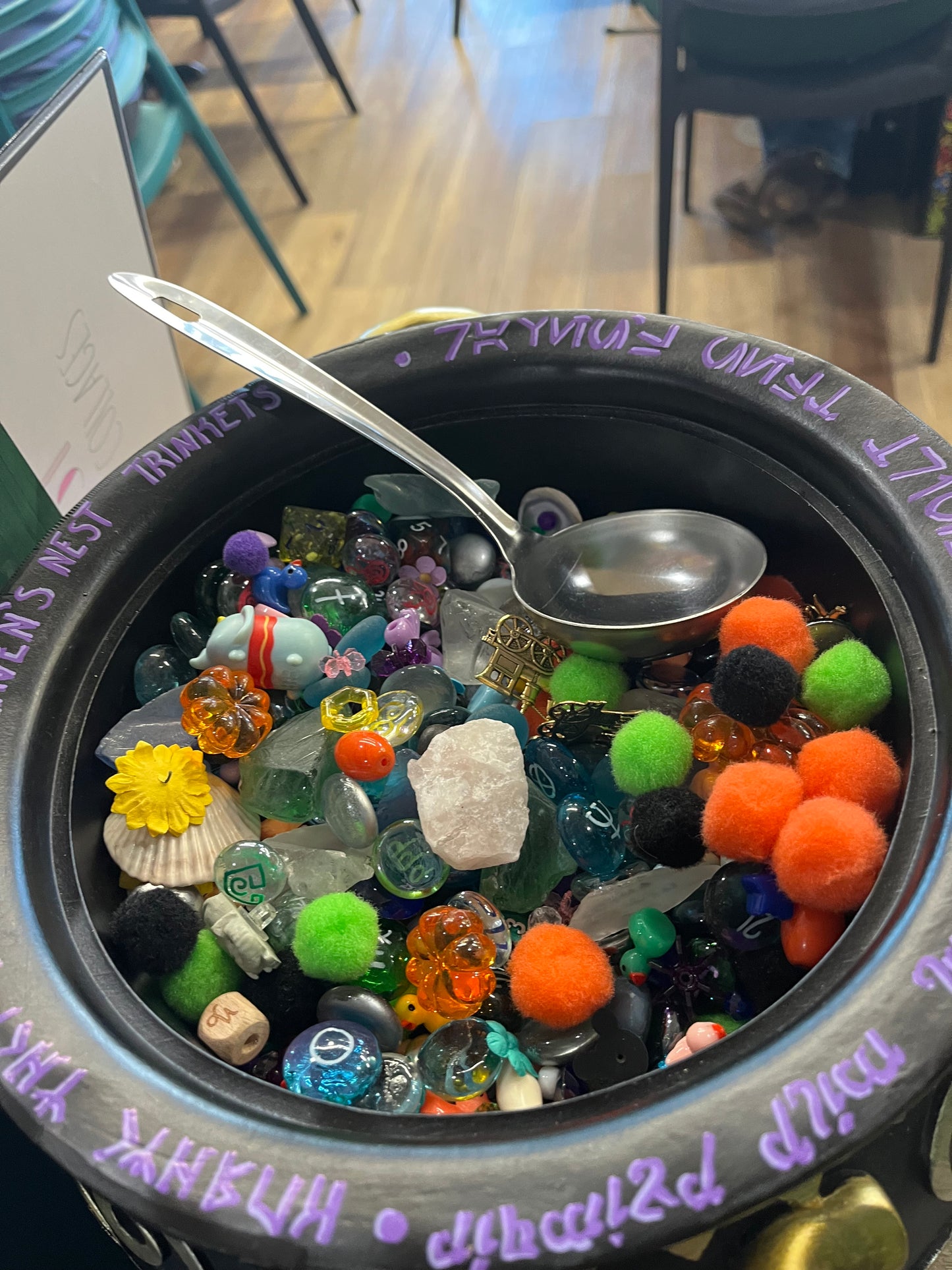 Trinket scoop