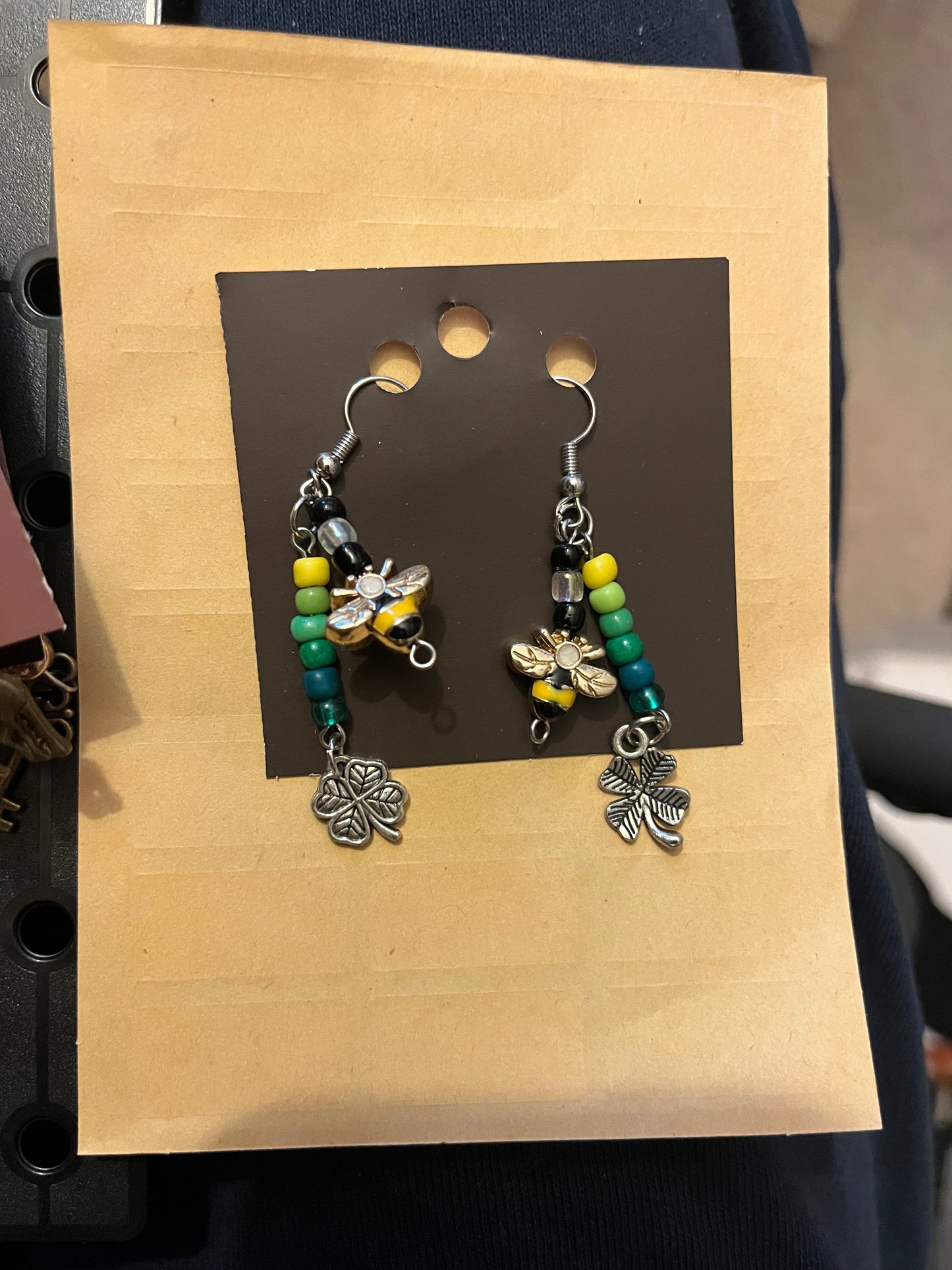 Bee clover earrings